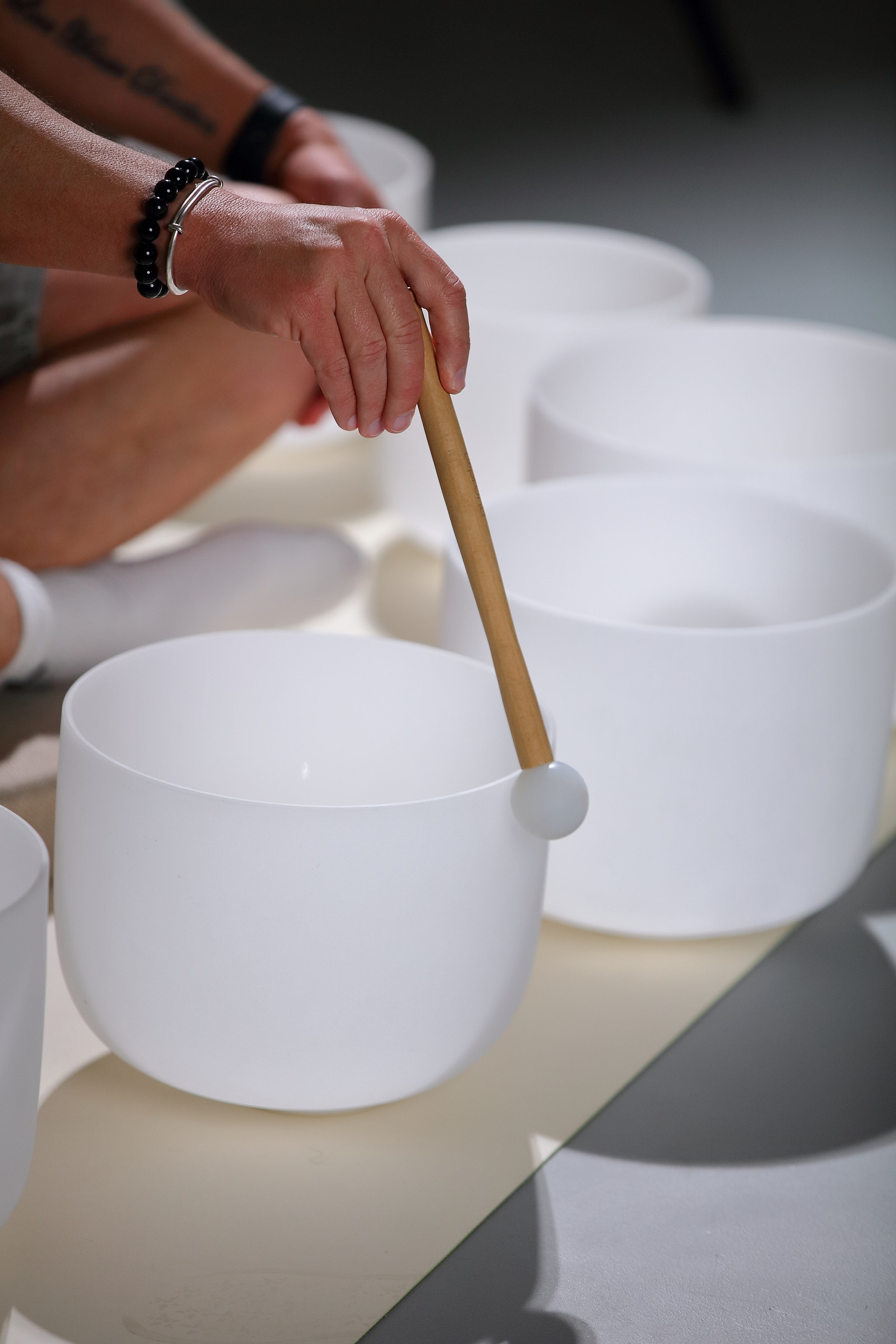 TOPFUND 432Hz Chakra Set of 7 Crystal Singing Bowls 6-14 inch - TOPFUND Crystal Singing Bowl